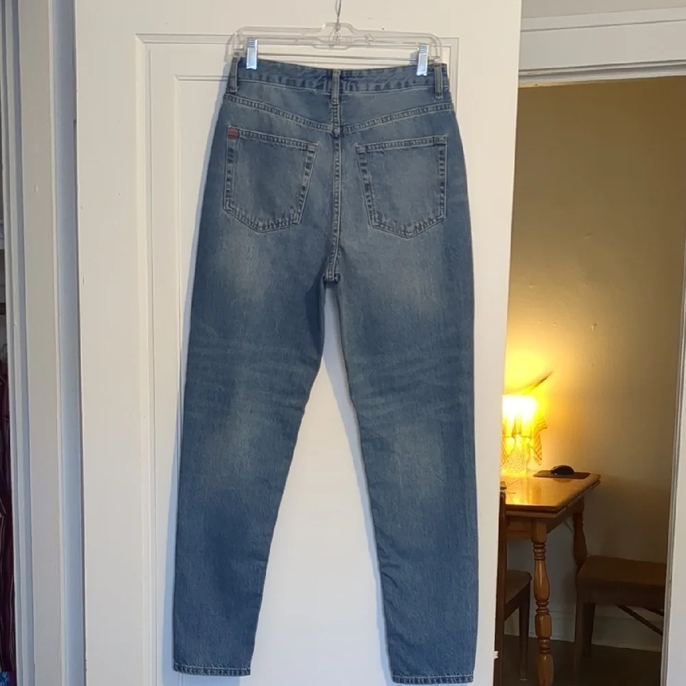 BDG Mom High Waist 27 Slim Straight Cotton Jeans